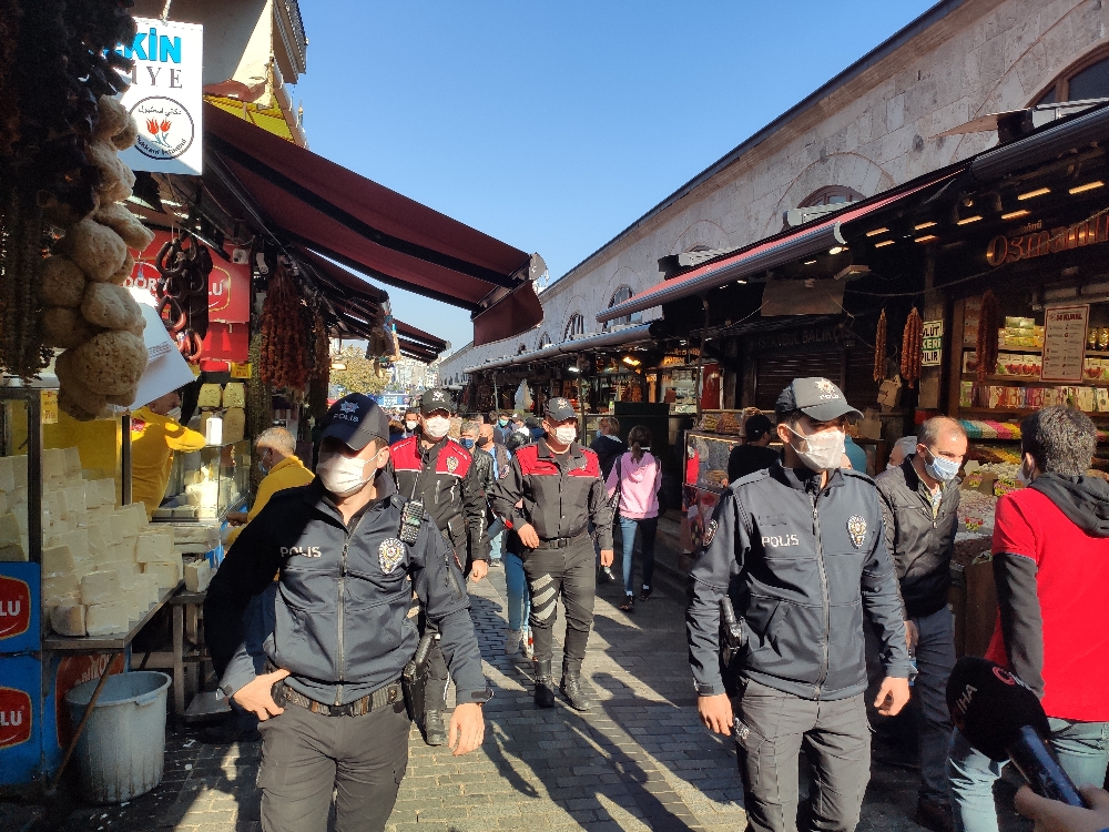 Eminönü’nde turistlere yönelik drone destekli korona virüs denetimi
