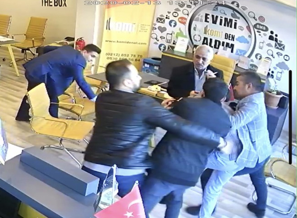 Emlak ofisinde eski ortağa meydan dayağı