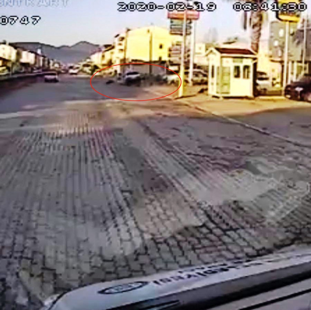 Emniyet kemeri takmayan sürücü otomobilden fırladı
