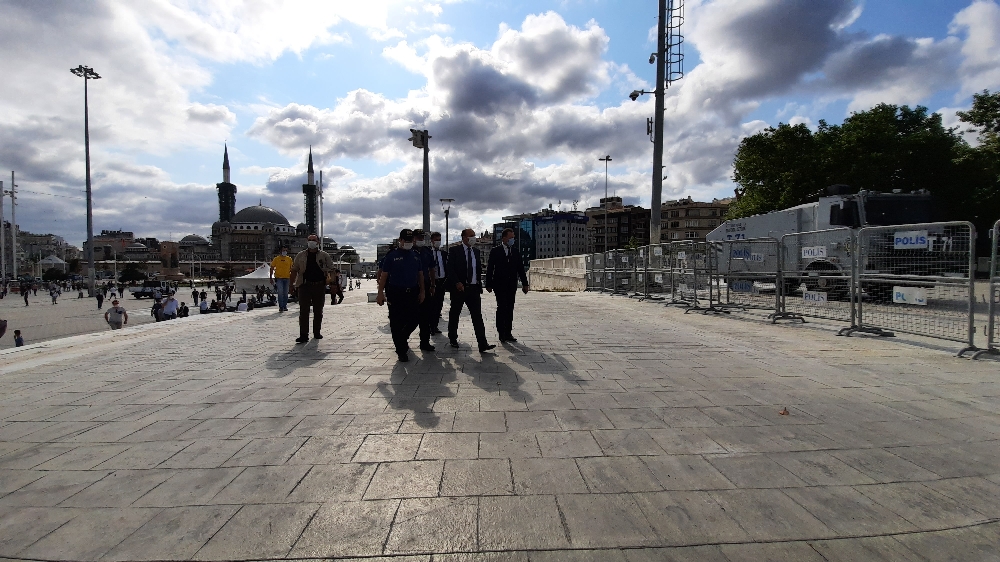 Emniyet Müdürü Zafer Aktaş Taksim’de incelemelerde bulundu