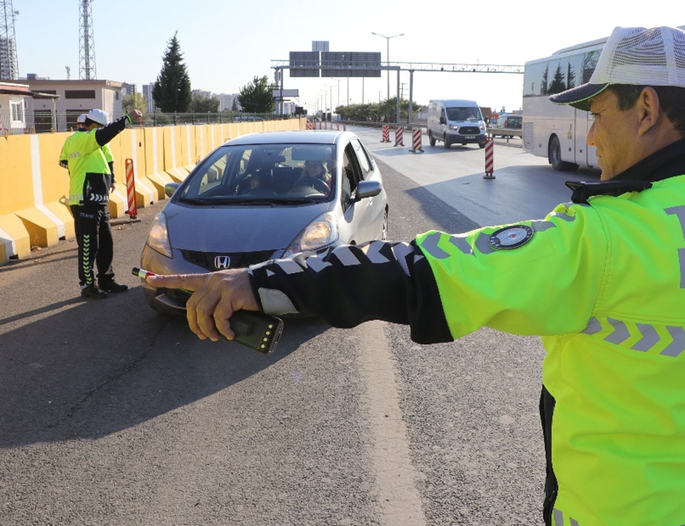 Emniyetten Boyu 1.65 Olan Sürücülere Uyarı