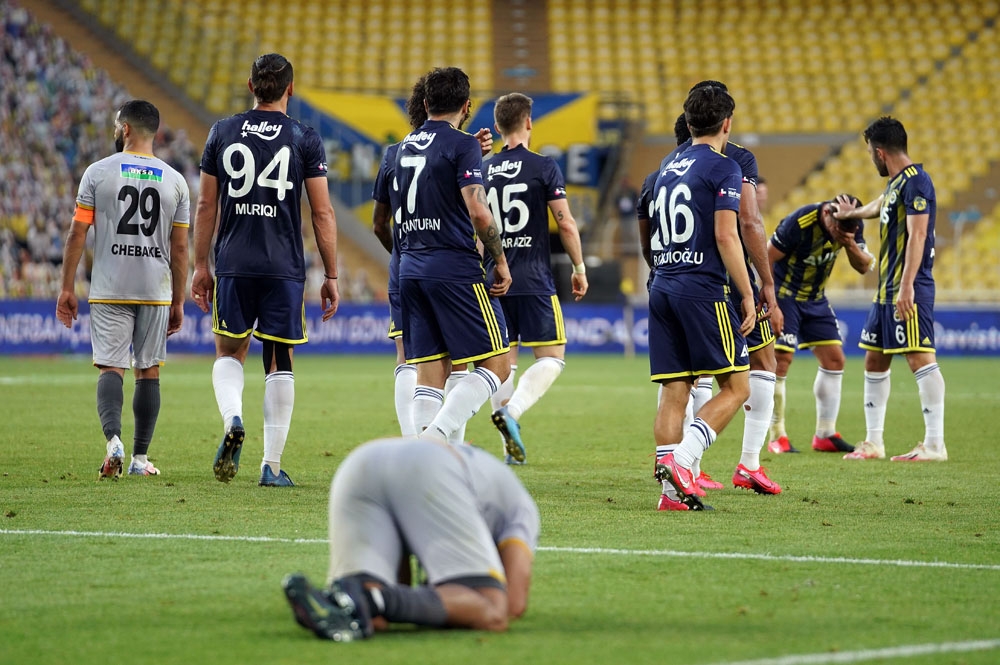 Emre Belözoğlu duygu dolu anlar yaşadı