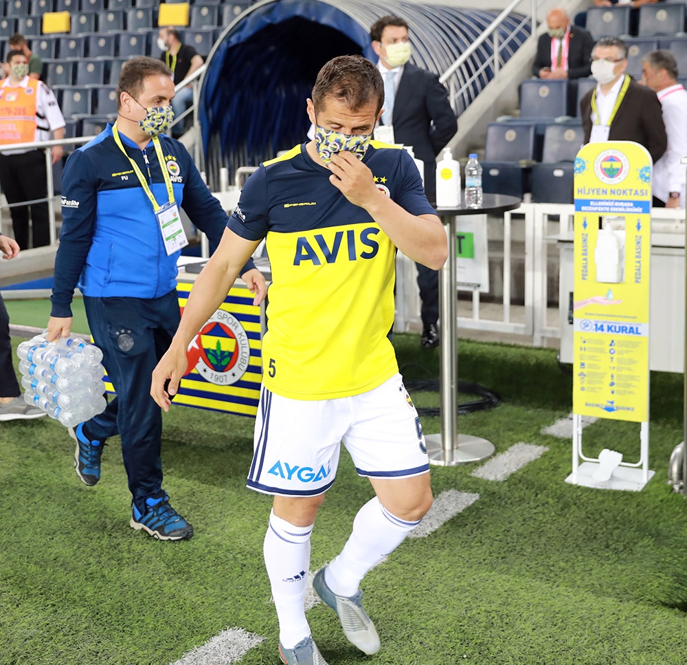 Emre’den hakeme tepki