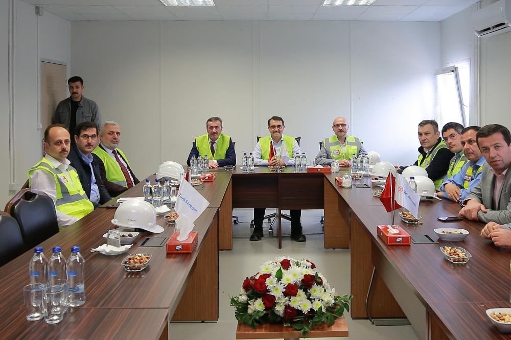 Enerji Bakanı Dönmez Türk Akım Alım Terminalini Ziyaret Etti