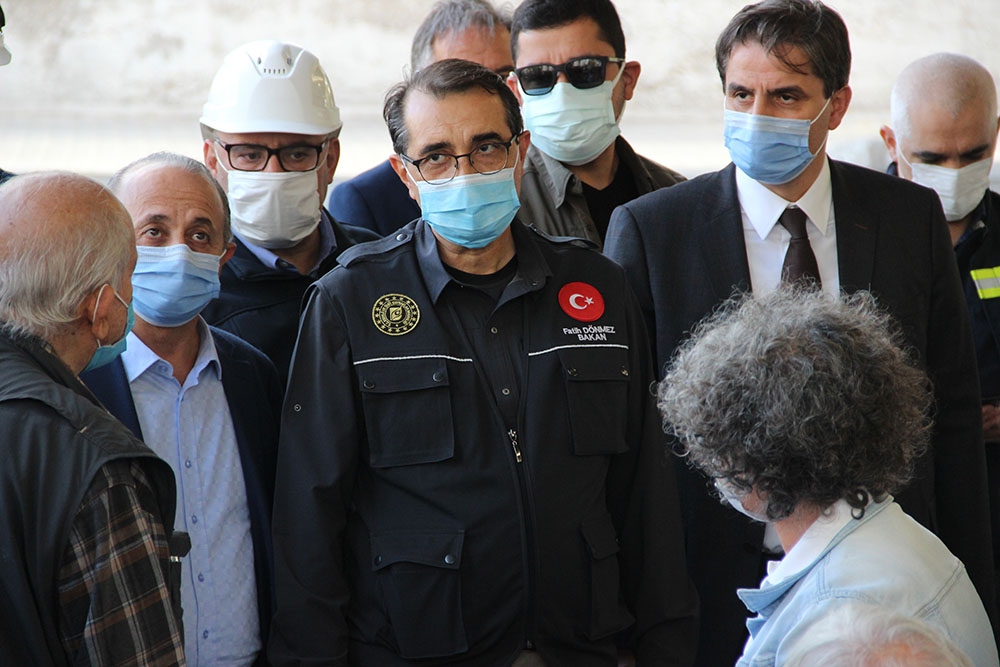 Enerji ve Tabii Kaynaklar Bakanı Dönmez: “İzmir’de elektrik ve doğal gaz verilmeyen bina kalmadı