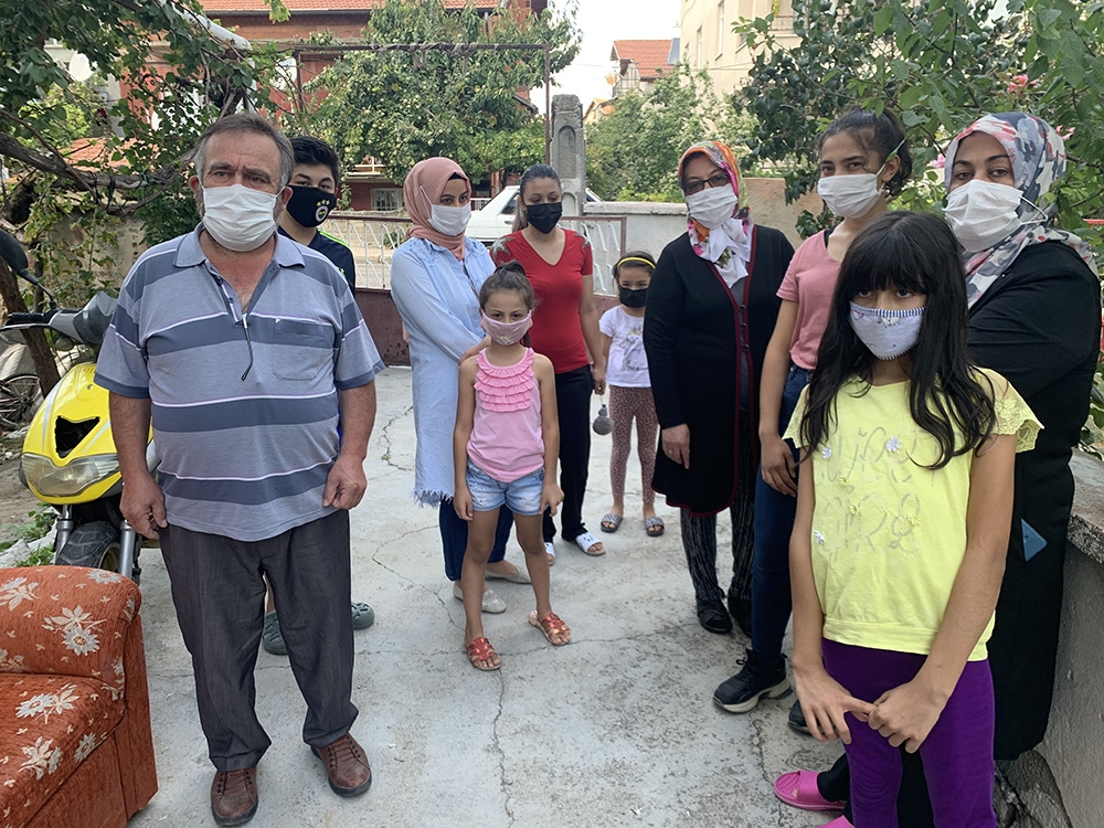 Engelli kızını döverken görüntülenen babanın komşuları konuştu