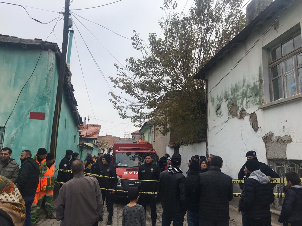 Enkazdaki 3 Kişinin Cansız Bedenine Ulaşıldı