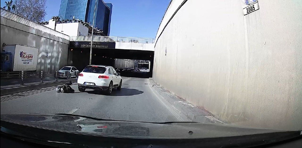 Epilepsi nöbeti geçiren motosiklet sürücüsü ölümlerden döndü