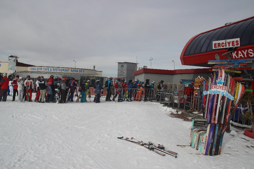Erciyes’te turist yoğunluğu