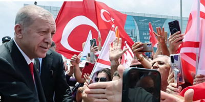 Erdoğan'dan seçim sonrası ilk ziyaret KKTC'ye! Resmi törenle karşılandı...