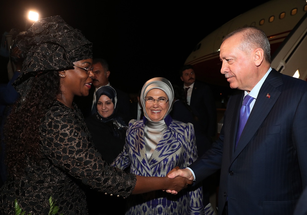 Erdoğan Senegal’de resmi törenle karşılandı