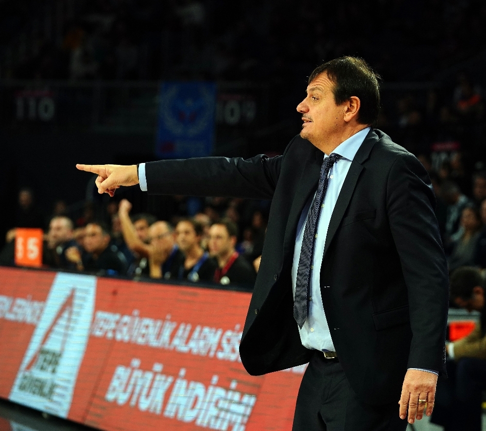 Ergin Ataman: “Fantastik basketbolla harika bir galibiyet aldık”