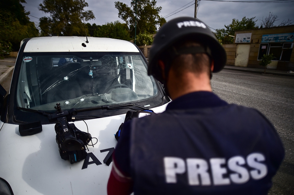 Ermenistan ordusu Terter’de gazetecileri hedef aldı