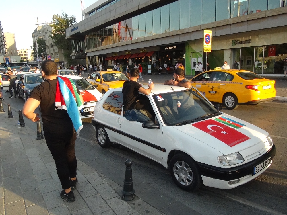 Ermenistan’ın saldırısı Taksim Meydan’da protesto edildi