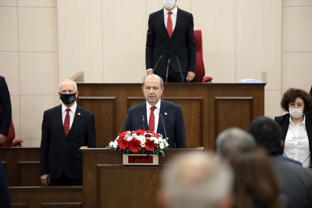 Ersin Tatar, yemin ederek göreve başladı