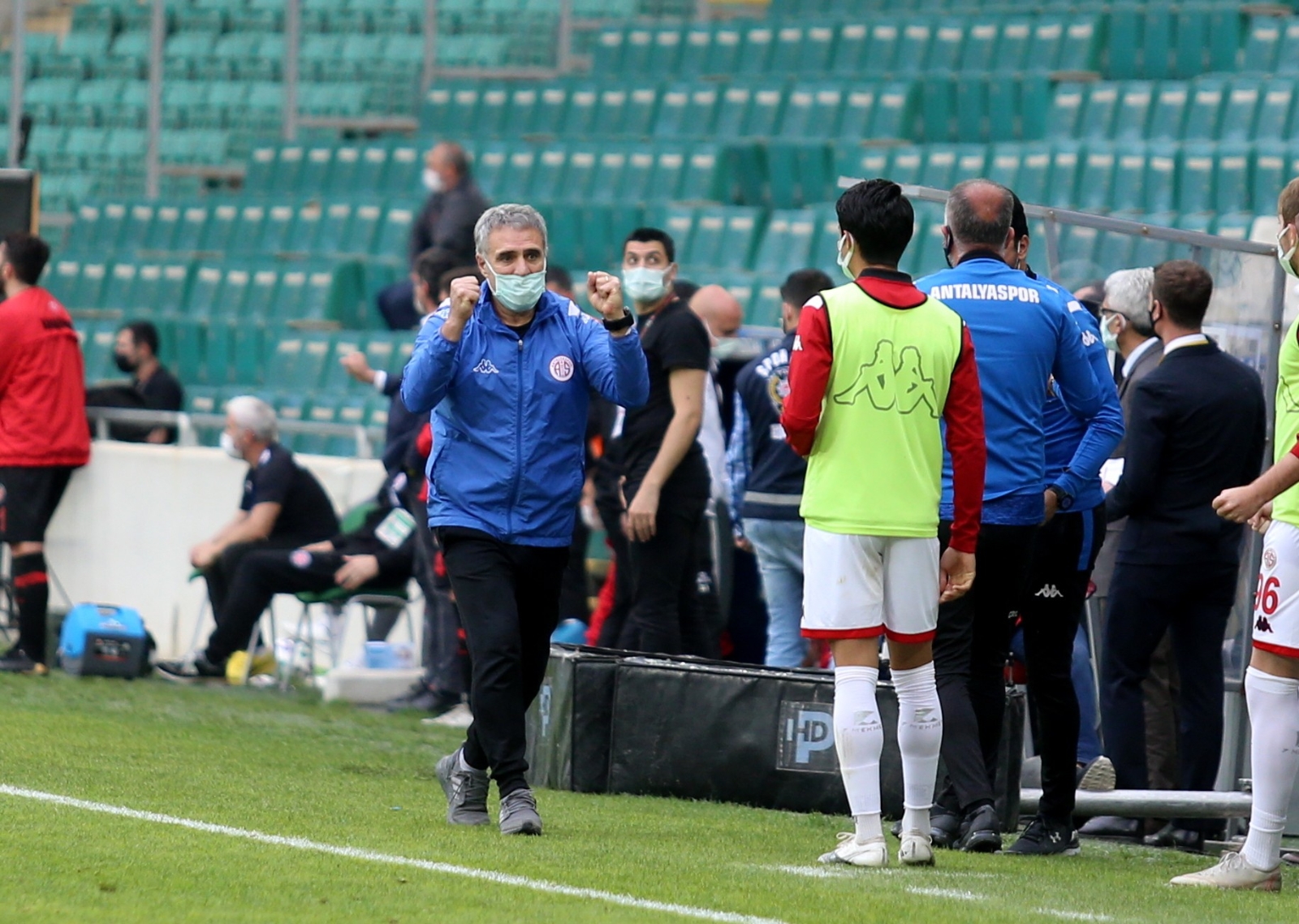 Ersun Yanal: 