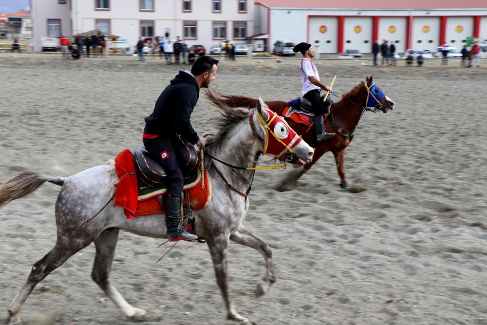 Erzincanda Ata Sporu Cirit Yaşatılıyor
