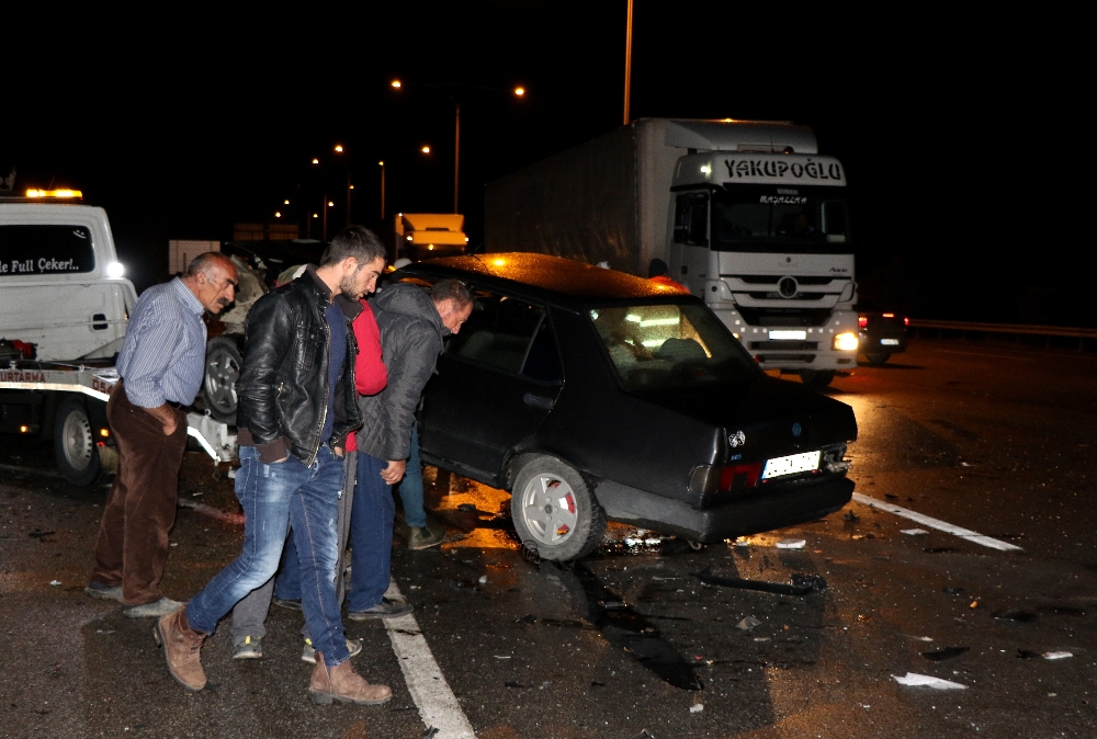 Erzincanda İki Otomobil Çarpıştı: 1 Ölü, 2 Yaralı
