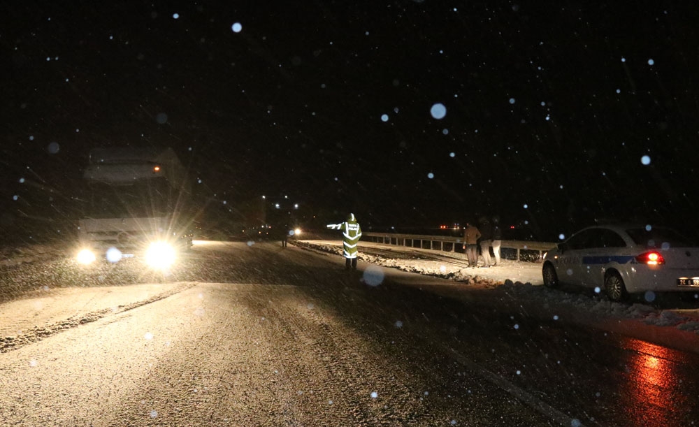 Erzincanda Ulaşıma Kar Ve Tipi Engeli