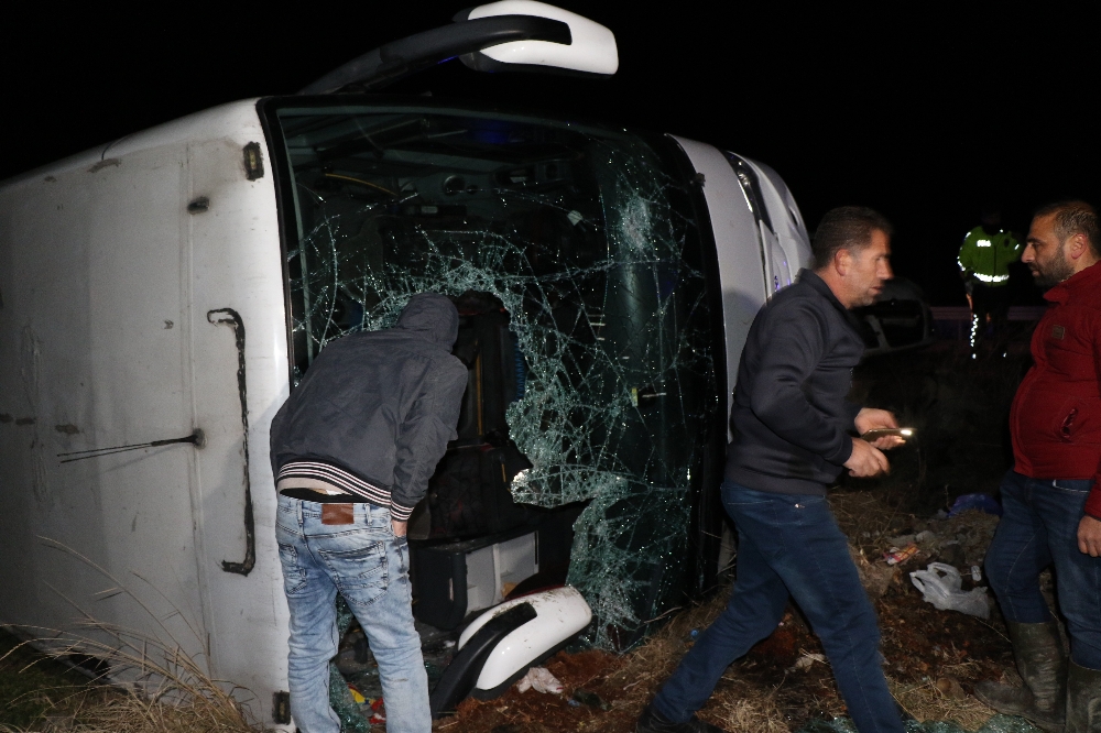 Erzincanda Yolcu Otobüsü Şarampole Uçtu: 20 Yaralı