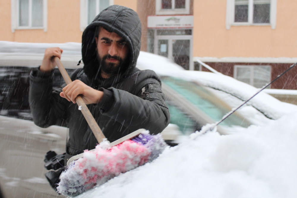 Erzurumda Kar Hayatı Felç Etti