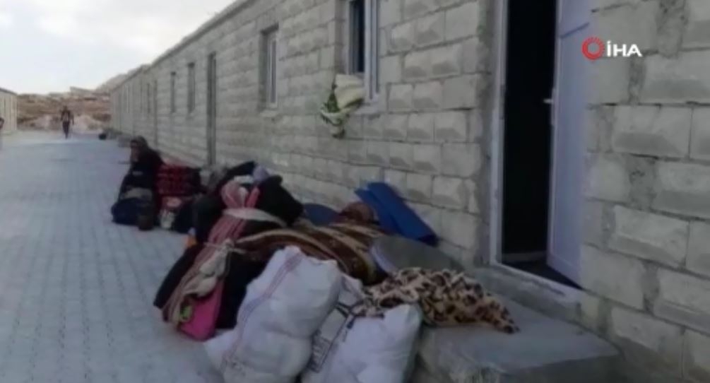 Esad rejimi Kuneytra’da 30 aileyi yerinden etti