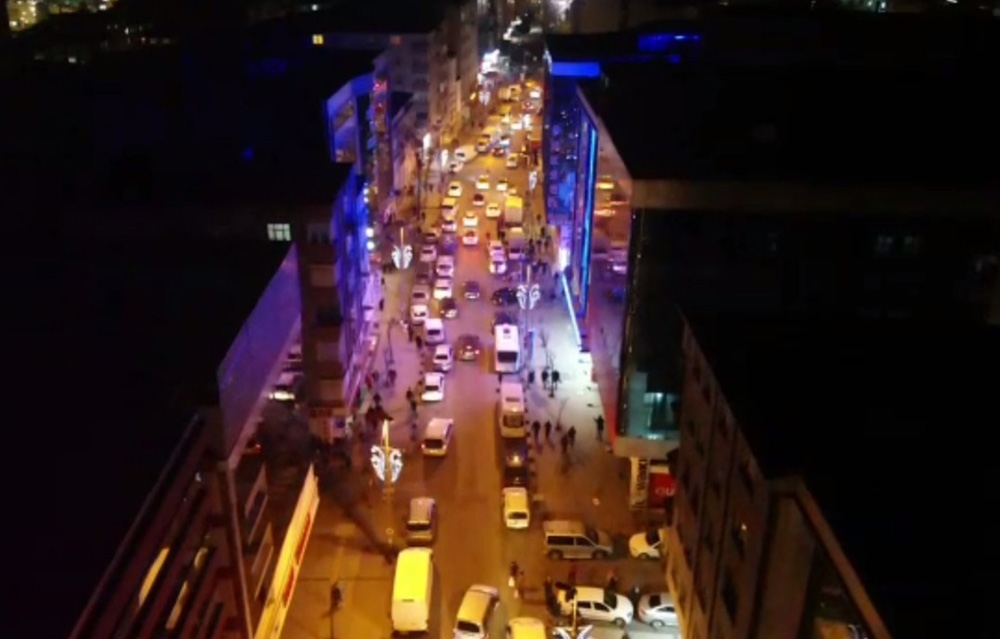 Esenler’de insanlar sokağa akın etti