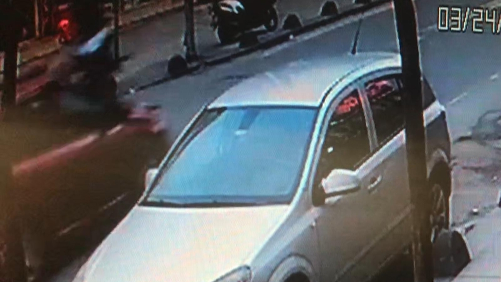 Esenlerde korkunç kaza, otomobilin çarptığı kadın metrelerce savruldu