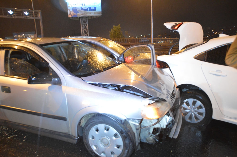 Esenyurtta 11 Araç Zincirleme Trafik Kazasına Karıştı