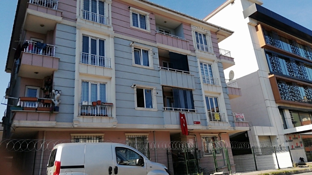 Esenyurt’ta 15 aylık bebek 3’üncü kattan düştü