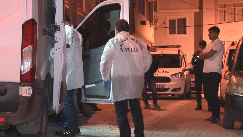 Esenyurt’ta bir şahıs tartıştığı karısını bıçaklayarak öldürdü