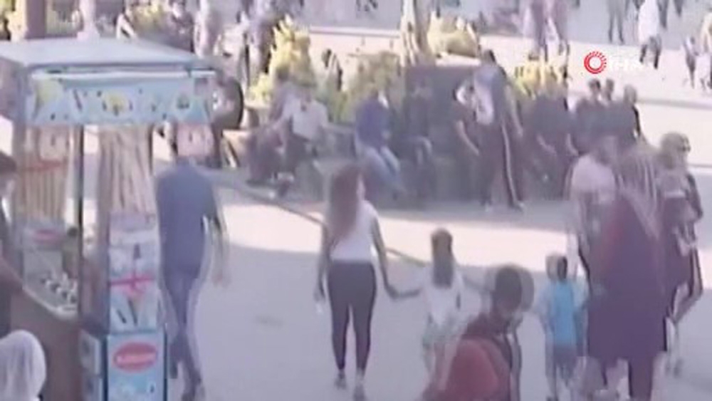 Esenyurt’ta feci kaza: Motosikletin çarptığı çocuk ağır yaralandı