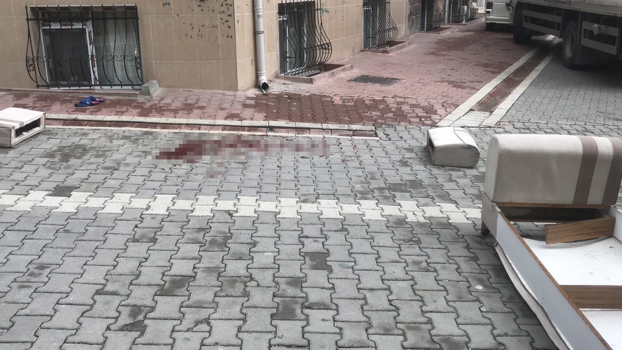 Esenyurt’ta feci olay, 4’üncü kattan düşen adam hayatını kaybetti