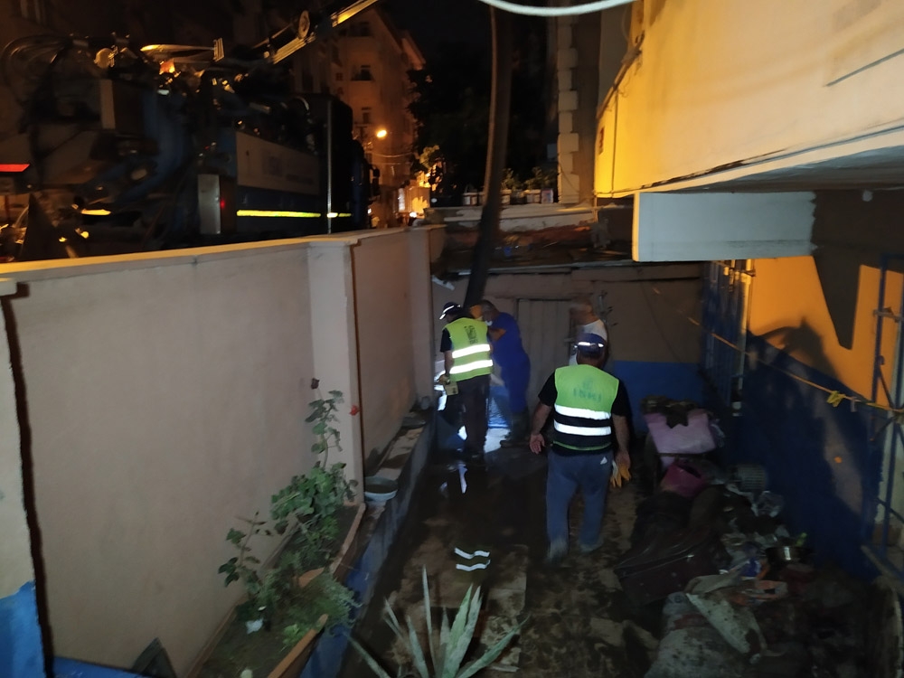 Esenyurt’ta gece boyu süren çalışmalar tamamlandı