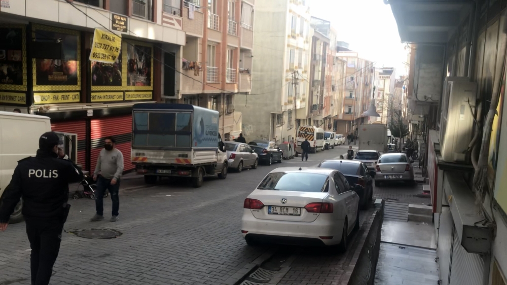 Esenyurt’ta kısıtlama günü ilginç olay, polisten böyle kaçmaya çalıştı