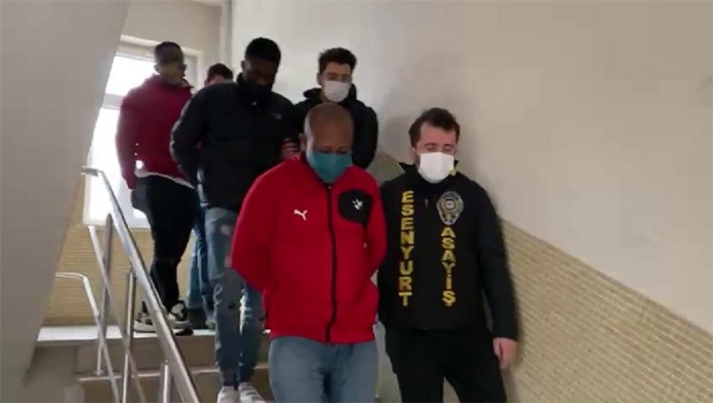 Esenyurt’ta Nijeryalı uyuşturucu çetesine baskın