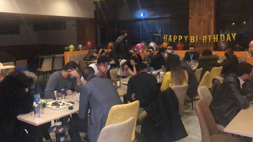 Esenyurt’ta polisten kaçak doğum günü partisine şok baskın