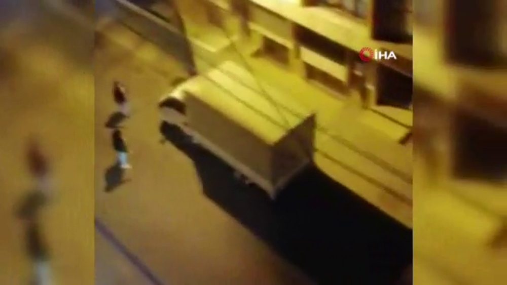 Esenyurt’ta pompalı tüfekli ve sopalı komşu kavgası