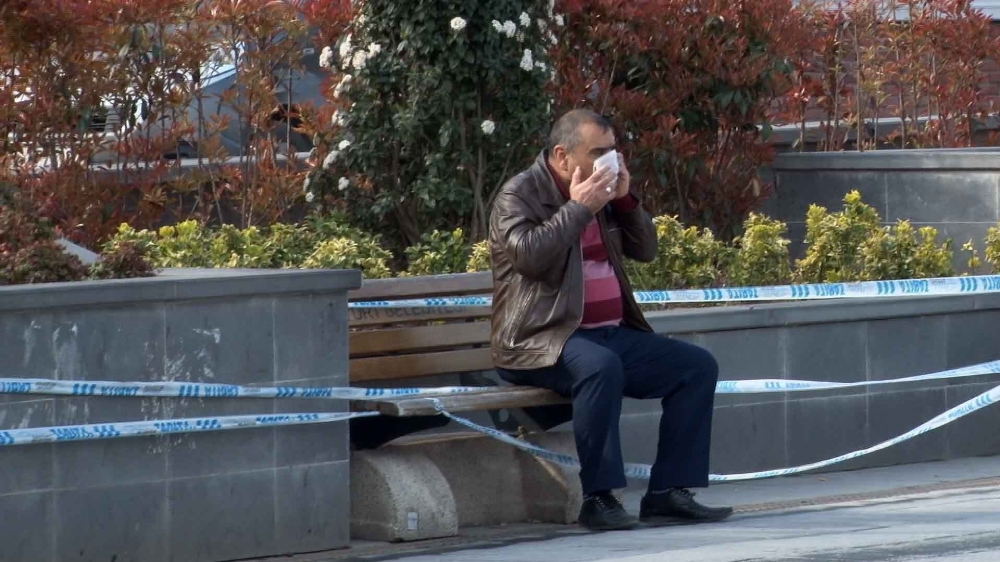 Esenyurt’ta şeride rağmen banka oturan vatandaşlar pes dedirtti