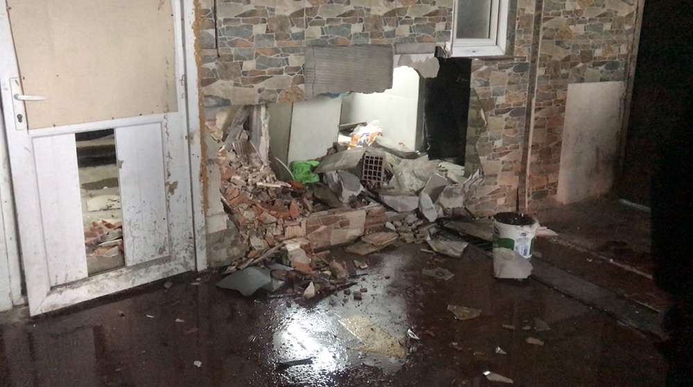 Esenyurt’ta şüpheliyi kovalayan polis, iş yerinin duvarına çarptı