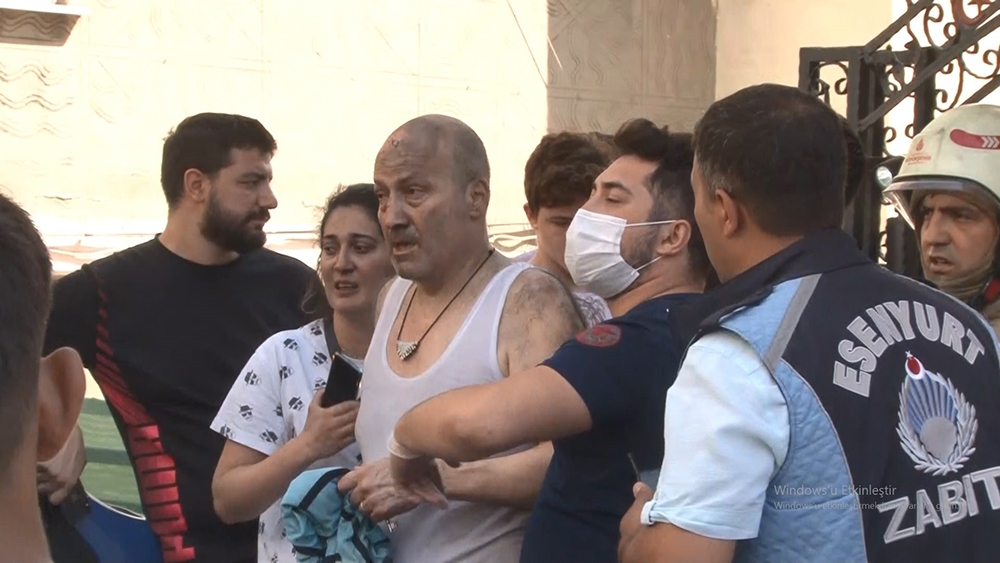 Esenyurt’ta yangın paniği: 4 kişi kurtarıldı