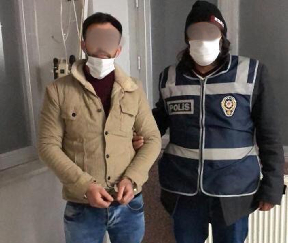 Eşi ve kızını sıcak suyla yakan koca tutuklandı