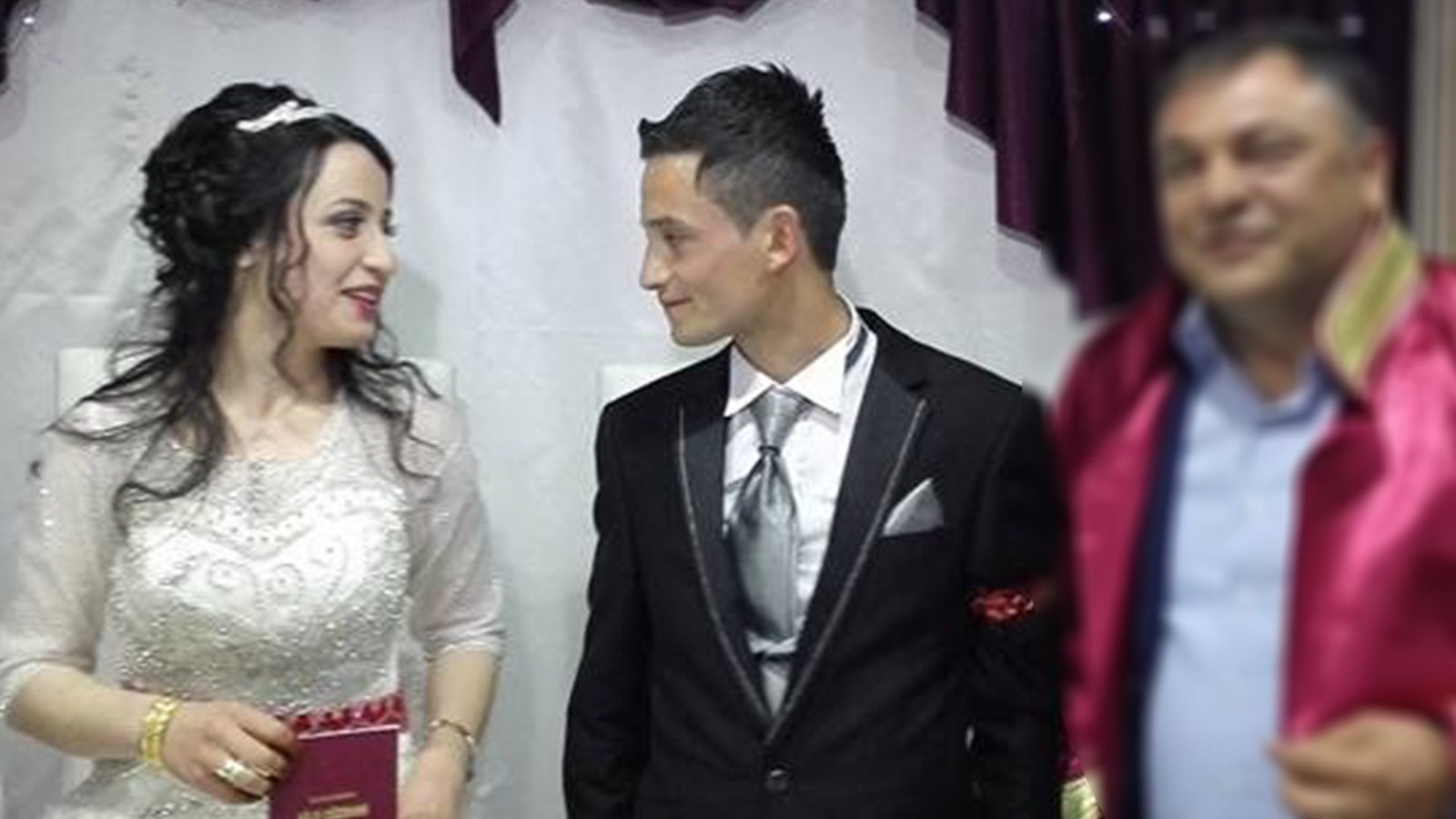 Eşini boğazından bıçaklayarak öldüren adam tutuklandı