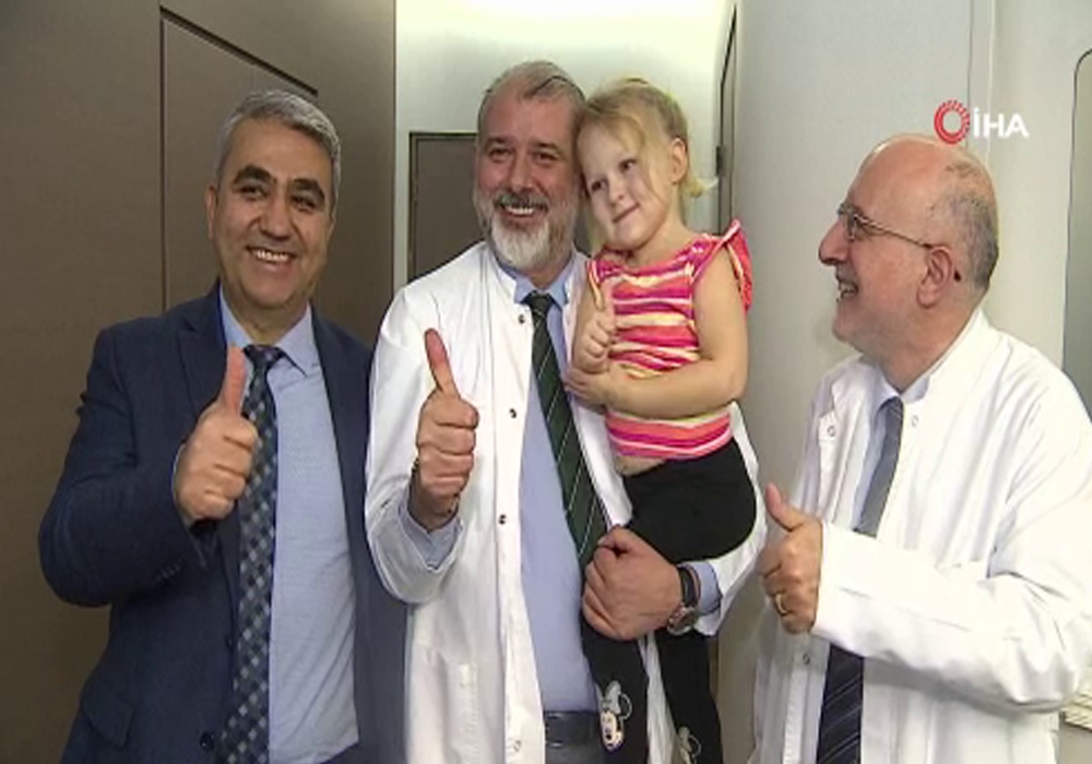 Eşini Muayene Ederken 3,5 Yaşındaki Kızında Tümör Tespit Etti