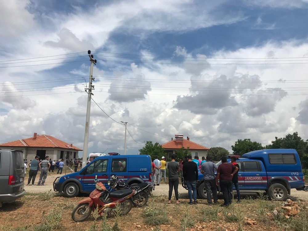 Eşini ve iki çocuğunu vurduktan sonra intihar etti