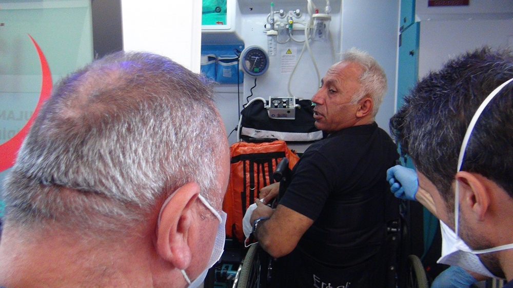 Eşinin darp ettiği iddia edilen engelli koca polise sığındı
