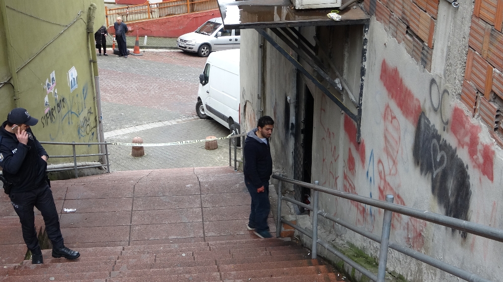 Eşinin İş Yerine Çiçekle Geldi, Kurşun Yağdırdı