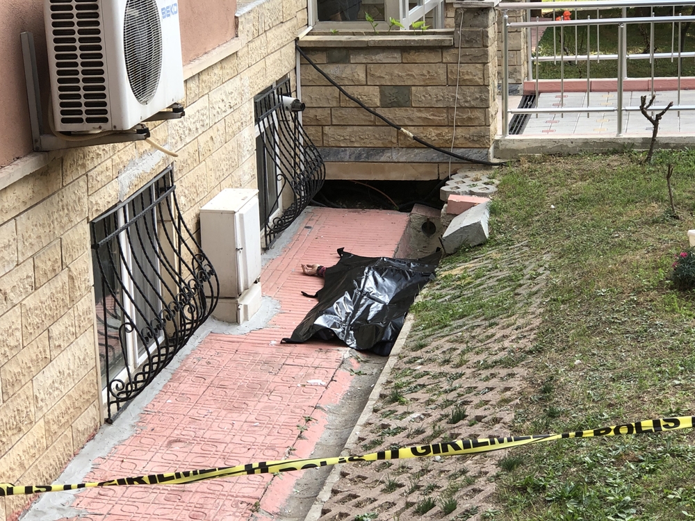 Eşinin Ölümüne Dayanamayıp 13Üncü Kattan Atlayarak İntihar Etti