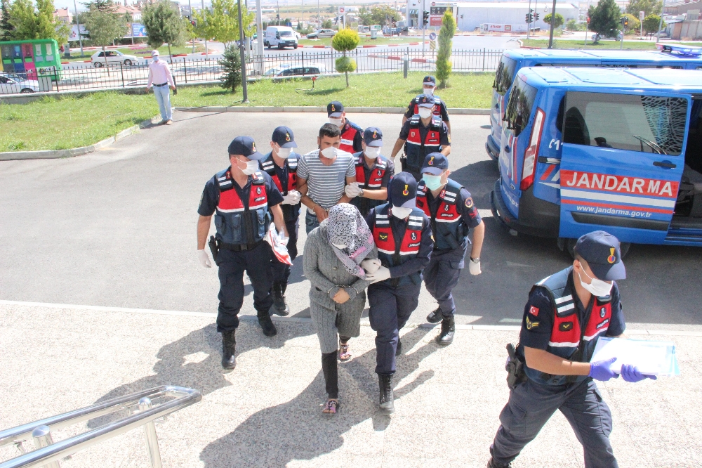 Eski erkek arkadaşını öldüren kadın adliyede