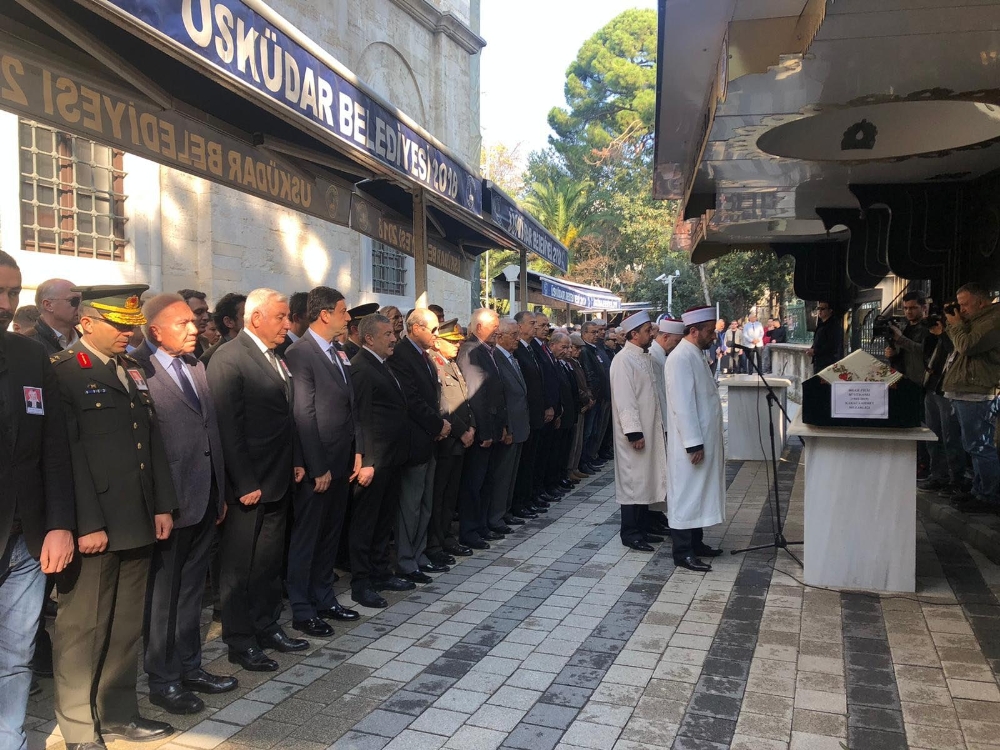 Eski Genelkurmay Başkanı Yaşar Büyükanıtın Eşi Toprağa Verildi